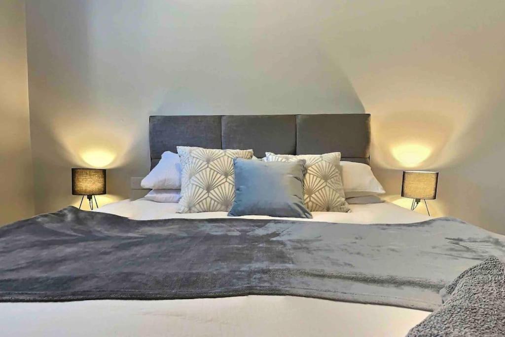 Апартаменты Cotswold Chapel, Sleeps Up To 5 In Kingsize Beds Чиппинг-Нортон Экстерьер фото