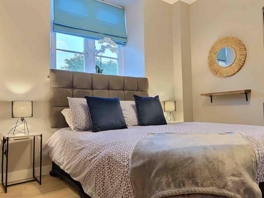 Апартаменты Cotswold Chapel, Sleeps Up To 5 In Kingsize Beds Чиппинг-Нортон Экстерьер фото