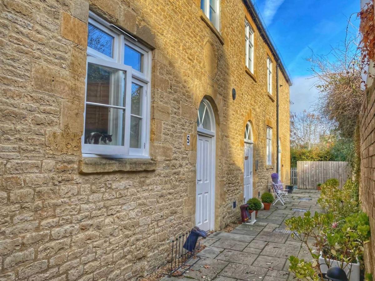Апартаменты Cotswold Chapel, Sleeps Up To 5 In Kingsize Beds Чиппинг-Нортон Экстерьер фото
